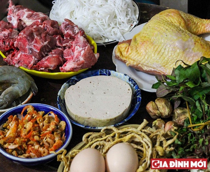 Bun thang culinary speciality of Hanoi ingredients